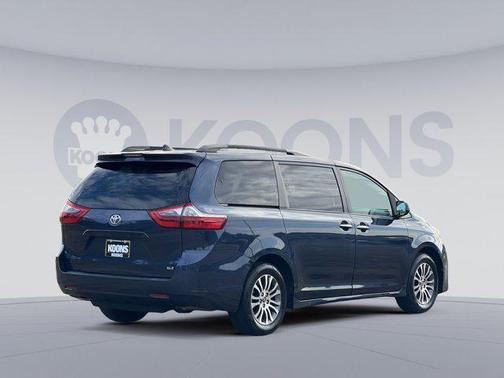 2020 Toyota Sienna XLE