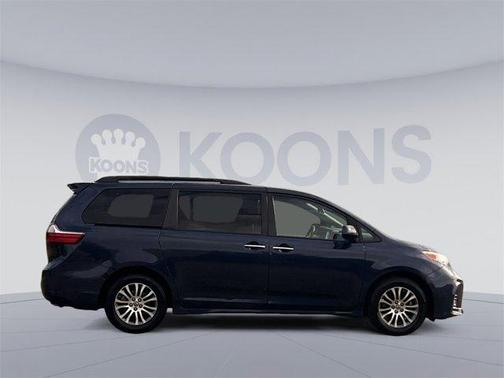 2020 Toyota Sienna XLE