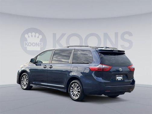 2020 Toyota Sienna XLE