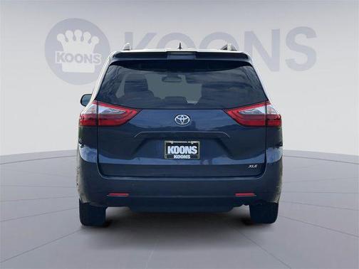 2020 Toyota Sienna XLE