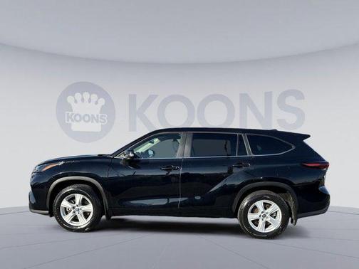 Midnight Black Metallic 2024 Toyota Highlander LE