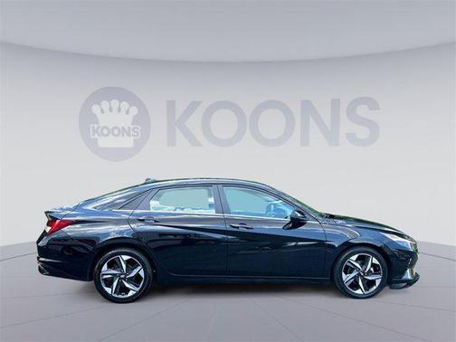 2022 Hyundai ELANTRA SEL