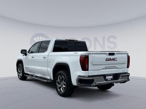 Summit White 2022 GMC Sierra 1500 SLT