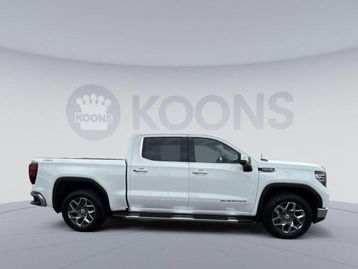 Summit White 2022 GMC Sierra 1500 SLT