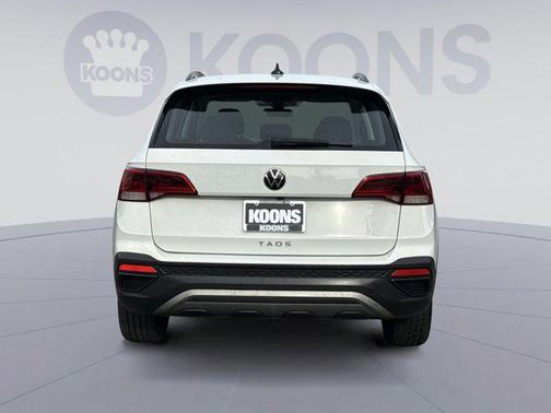 Pure White 2022 Volkswagen Taos 1.5T S