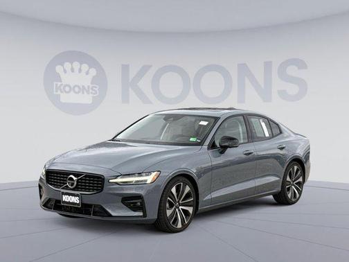 2022 Volvo S60 T5 Momentum