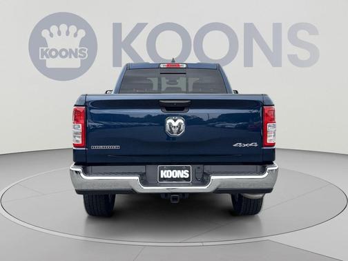 Patriot Blue Pearlcoat 2024 RAM 1500 Big Horn/Lone Star
