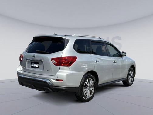 Brilliant Silver 2018 Nissan Pathfinder SV