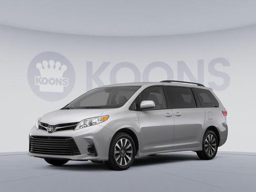 Silver Sky Metallic 2018 Toyota Sienna XLE Premium