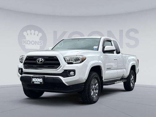 Super White 2017 Toyota Tacoma SR5