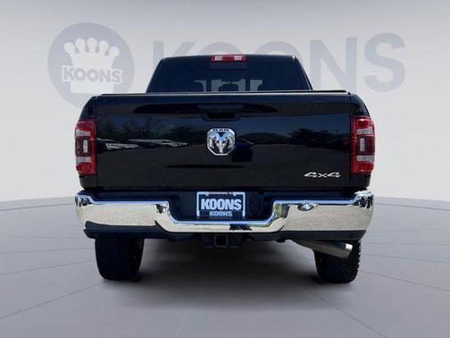 Diamond Black Crystal Pearlcoat 2021 RAM 2500 Tradesman Crew Cab 4x4 6'4' Box