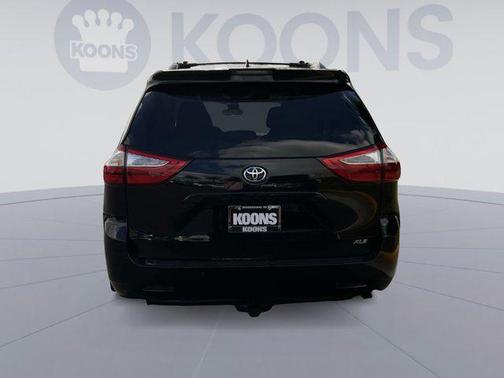 2018 Toyota Sienna XLE
