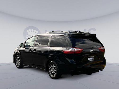 2018 Toyota Sienna XLE