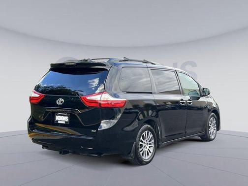 2018 Toyota Sienna XLE