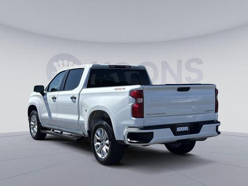 Summit White 2024 Chevrolet Silverado 1500 Custom