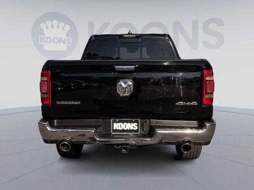 Diamond Black Crystal Pearlcoat 2021 RAM 1500 Laramie