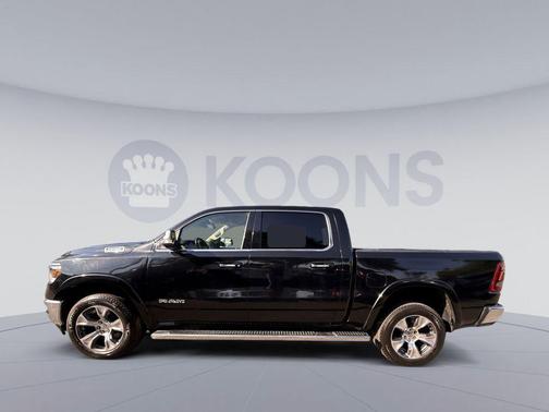 Diamond Black Crystal Pearlcoat 2021 RAM 1500 Laramie