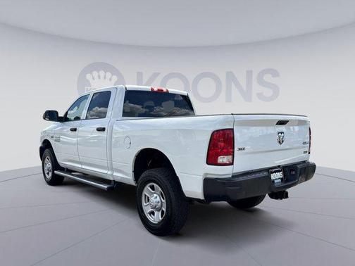 Bright White Clearcoat 2018 RAM 3500 Tradesman Crew Cab 4x4 6'4' Box