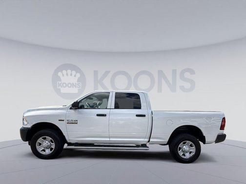 Bright White Clearcoat 2018 RAM 3500 Tradesman Crew Cab 4x4 6'4' Box