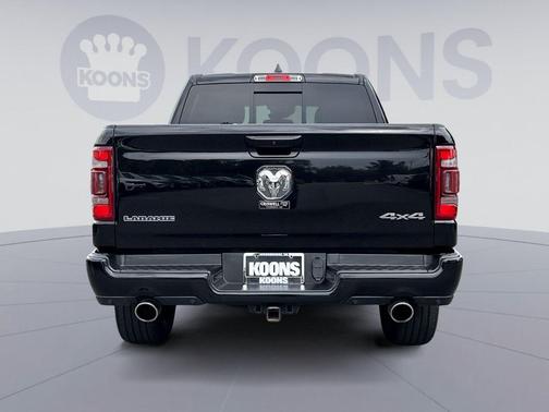 Diamond Black Crystal Pearlcoat 2022 RAM 1500 Laramie