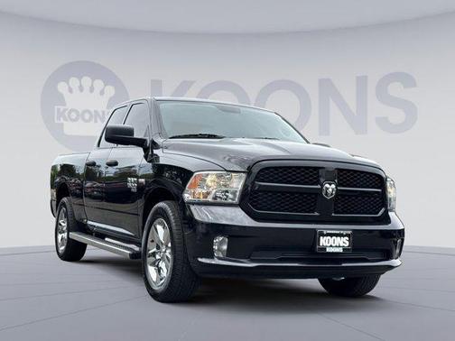 Brilliant Black Crystal Pearlcoat 2019 RAM 1500 Express