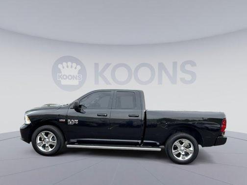 Brilliant Black Crystal Pearlcoat 2019 RAM 1500 Express