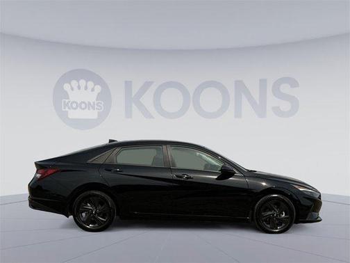 2022 Hyundai ELANTRA SEL