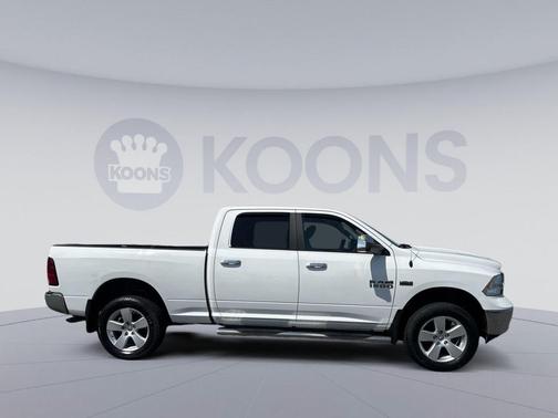Bright White Clearcoat 2017 RAM 1500 SLT