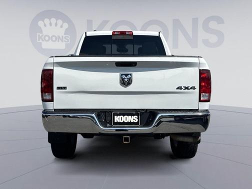 Bright White Clearcoat 2017 RAM 1500 SLT