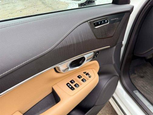 2024 Volvo XC90 B6 Ultimate Bright Theme 7-Seater