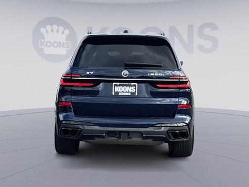 2023 BMW X7 M60i
