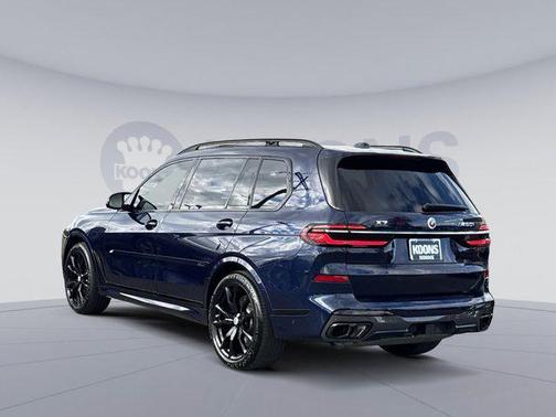 2023 BMW X7 M60i