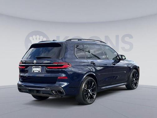2023 BMW X7 M60i