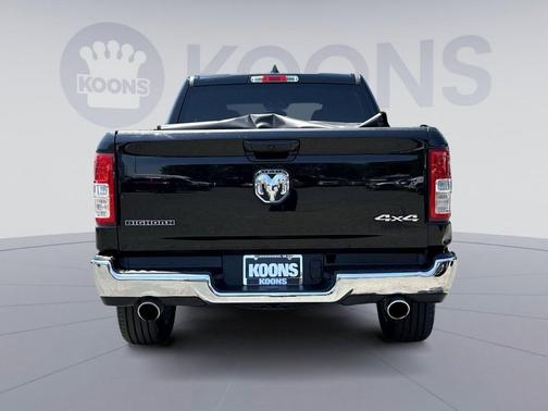 Diamond Black Crystal Pearlcoat 2022 RAM 1500 Big Horn/Lone Star