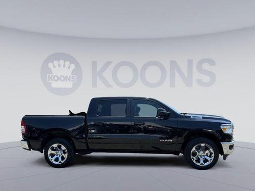Diamond Black Crystal Pearlcoat 2022 RAM 1500 Big Horn/Lone Star