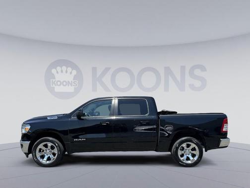 Diamond Black Crystal Pearlcoat 2022 RAM 1500 Big Horn/Lone Star