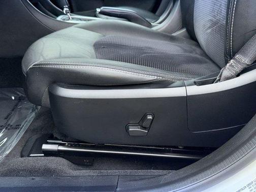 Bright White Clearcoat 2014 Chrysler 200 Limited