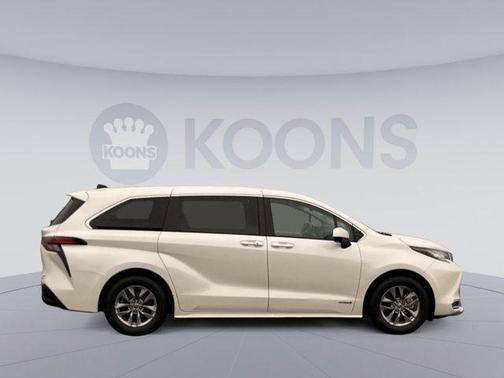 2021 Toyota Sienna XLE 7 Passenger