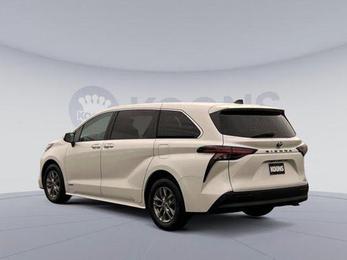 2021 Toyota Sienna XLE 7 Passenger