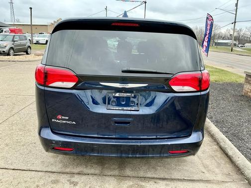 2017 Chrysler Pacifica LX