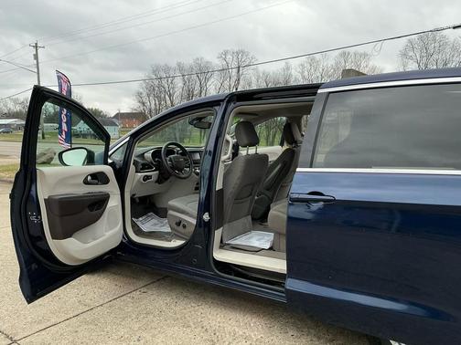 2017 Chrysler Pacifica LX