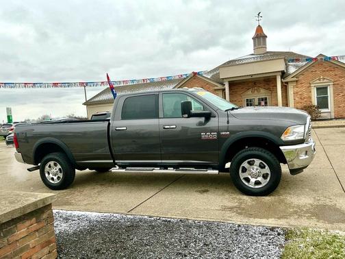 2017 RAM 2500 Big Horn Crew Cab 4x4 8' Box