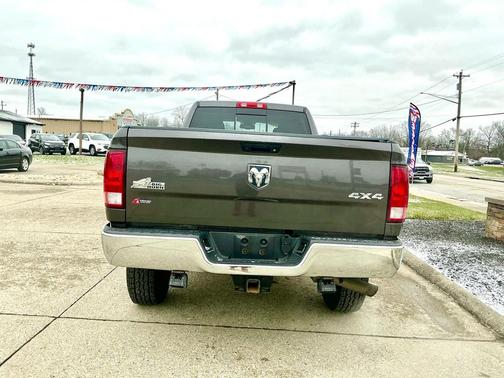 2017 RAM 2500 Big Horn Crew Cab 4x4 8' Box