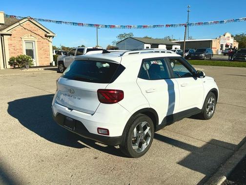 2022 Hyundai VENUE SEL