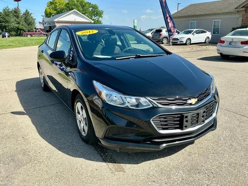 Mosaic Black Metallic 2017 Chevrolet Cruze LS