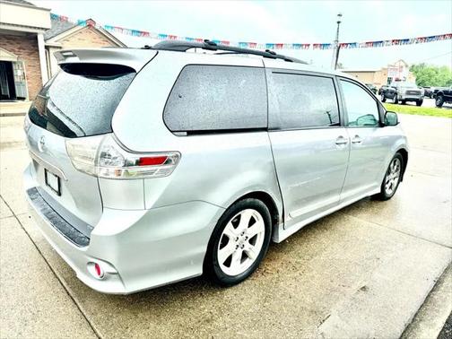 2011 Toyota Sienna SE