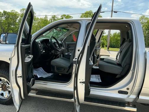 Bright Silver Metallic Clearcoat 2018 RAM 2500 Tradesman Crew Cab 4x4 6'4' Box