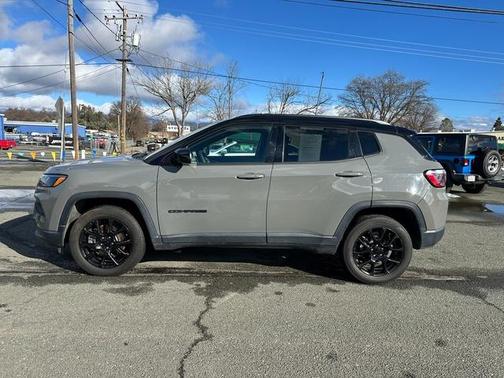 2023 Jeep Compass Altitude