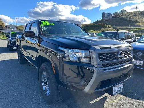 2025 Nissan Frontier SV