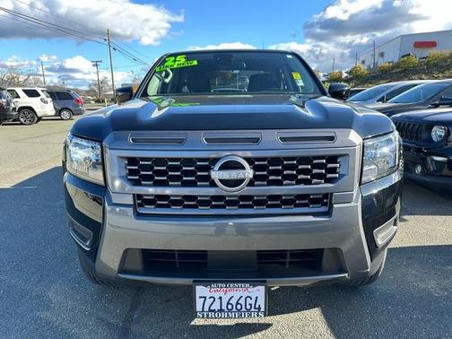 2025 Nissan Frontier SV